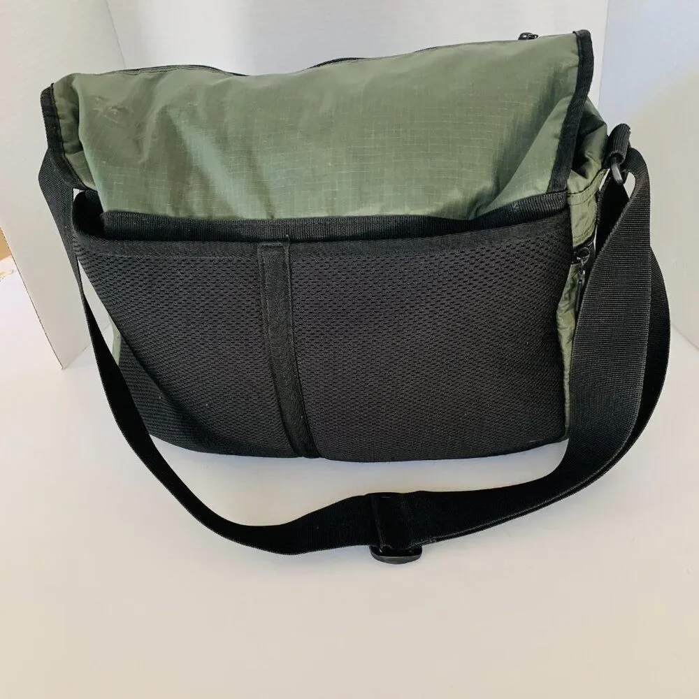 MESSENGER BAG OLIVE DKNY “ official uniform of NYC “ Storage Abounds UNI…